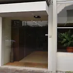 Lake Como Holiday Apartments شقة *